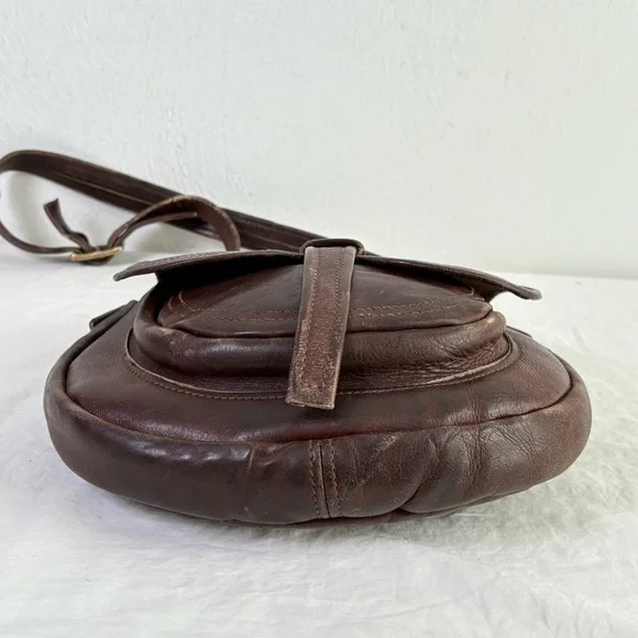 Vintage artisan handmade boho minimalist distressed genuine leather shoulder bag - Picture 8 of 17